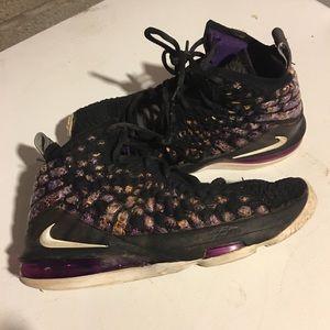 5Y Nike Air basketball sneakers